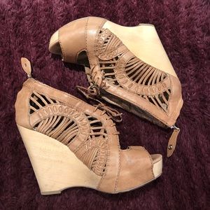 Sam Edelman size 7 tan wedges